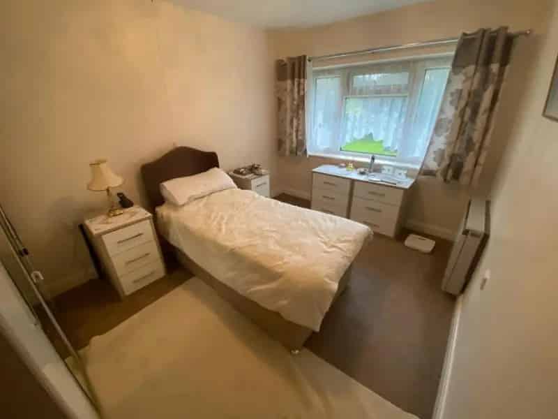1 Bed Retirement House for Sale - Modern Kitchen & Communal Gardens