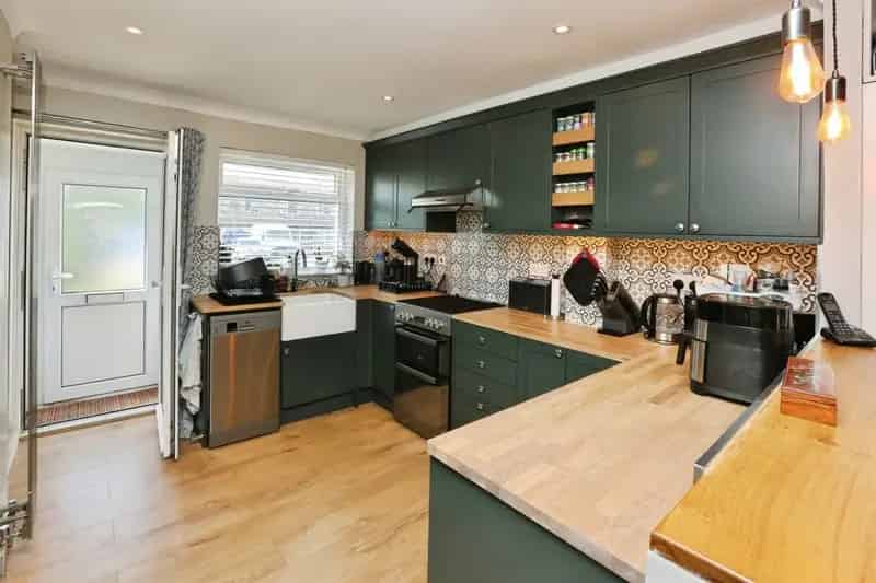 2-Bed Terraced House with Conservatory and Garage