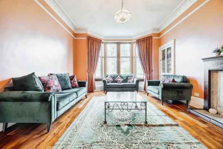 Impressive Terraced Villa Near M8 Motorway and Airport