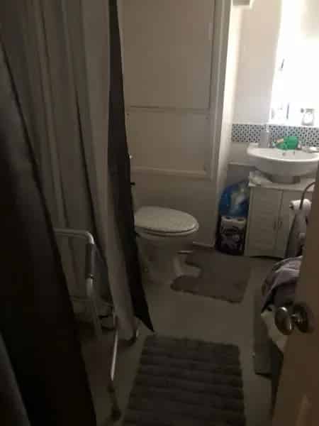 2 Bedroom Ground Floor Flat with Wet Room and Balcony