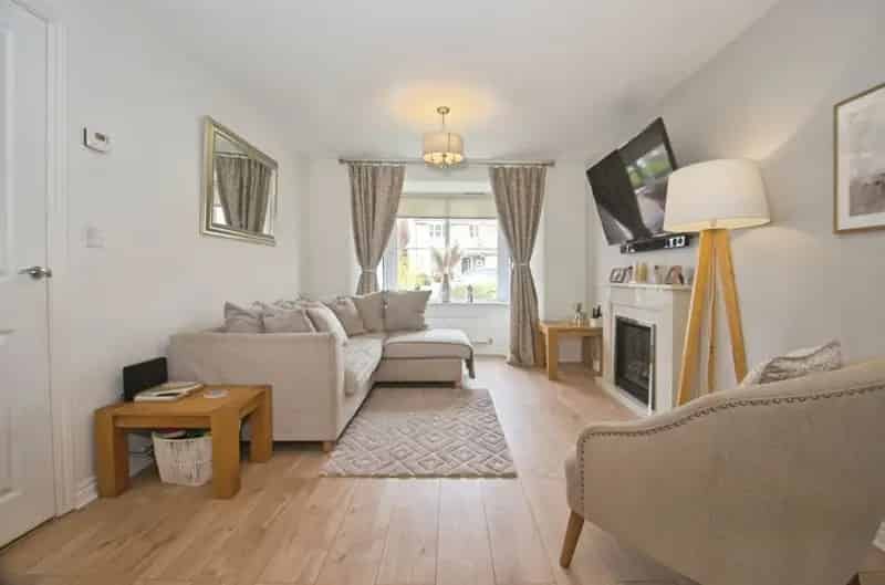 4 Bedroom Detached House Near Amenities