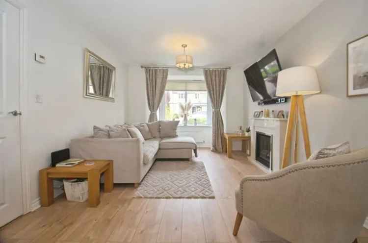 4 Bedroom Detached House Near Amenities