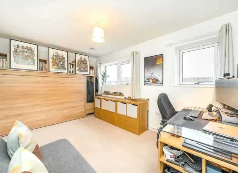 Spacious 2-Double Bedroom Flat New Southgate Top Floor Balcony Parking