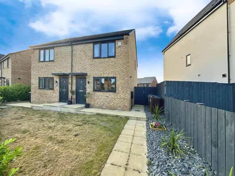 2 Bed Semi-Detached House for Sale