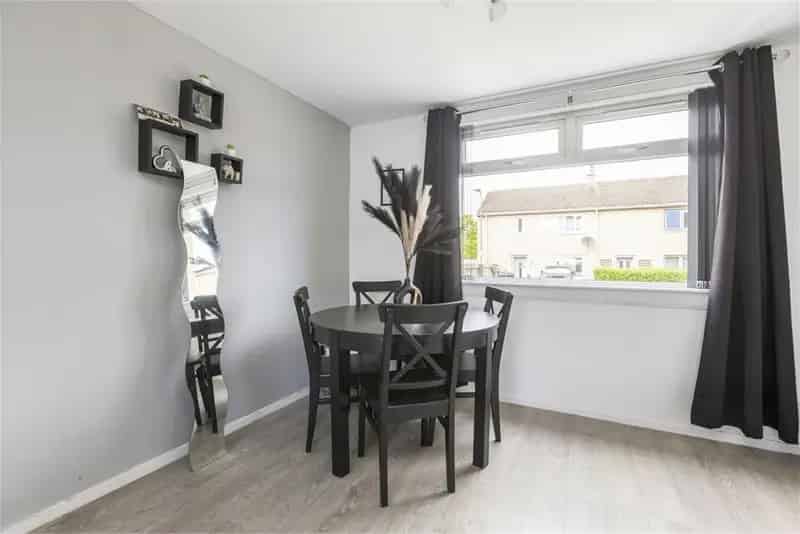 2 Bed Terraced House with Garage and Gardens