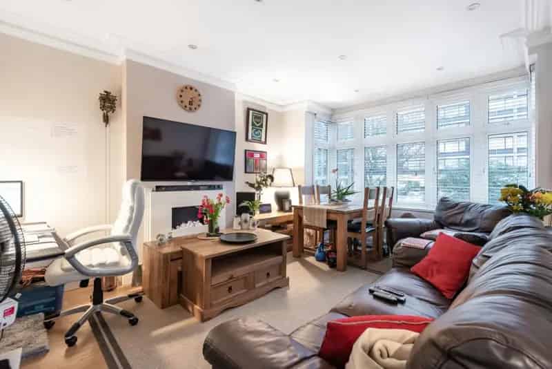 Two Bed Flat Near East Croydon Station - Zero Deposit Available