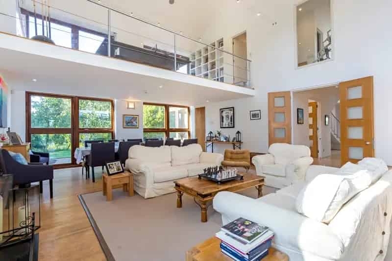5 Bedroom Detached House to Rent - Premium Property