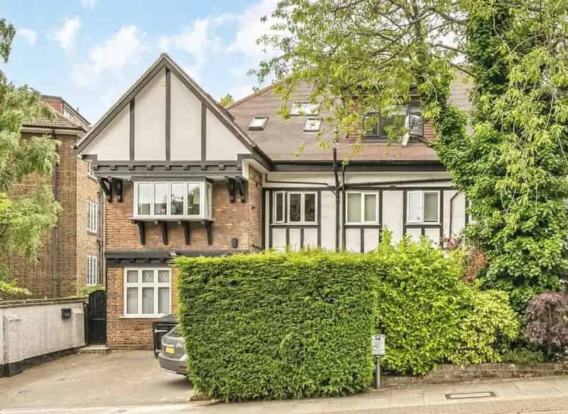 Spacious 2-Bedroom Flat Near Golders Hill Park