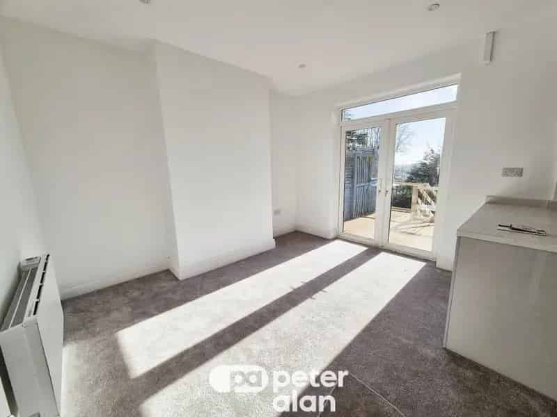 3 bedroom semi-detached house