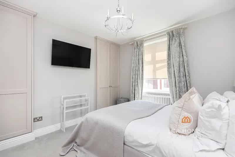 3 Bed Detached House For Sale - Fully Refurbished