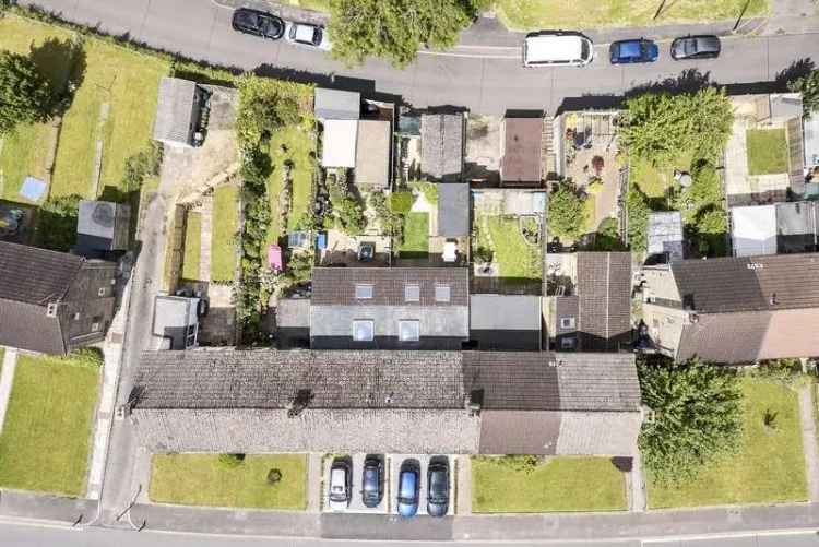 4 Bed House for Sale Cotswold Road Modern Family Home