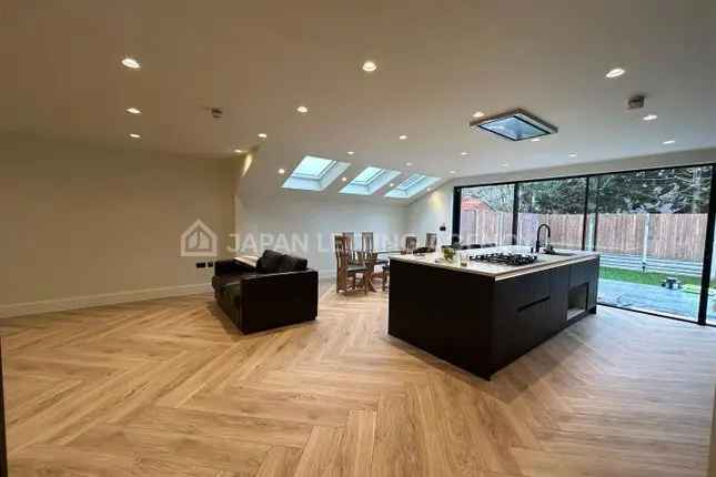 4 Bed Semi-Detached House Near Acton Main Line Station