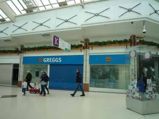 Retail Unit to Rent in Busy Mall Near O2, New Look, and Thomas Cook