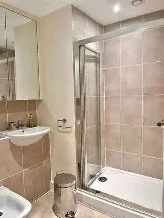 3-Bed Flat Hammersmith Near Station King Size Rooms En-suite Bathrooms