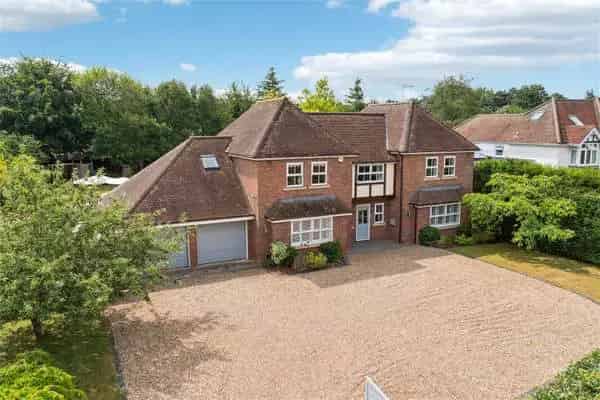 3000 Sq Ft Family Home with Large Garden and Potential Loft Conversion