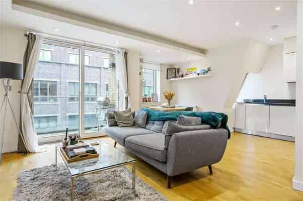 Spacious 2-Bedroom Apartment in Shoreditch E2 8FJ