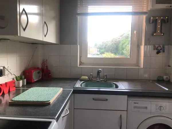 Flat For Rent in Wealden, England