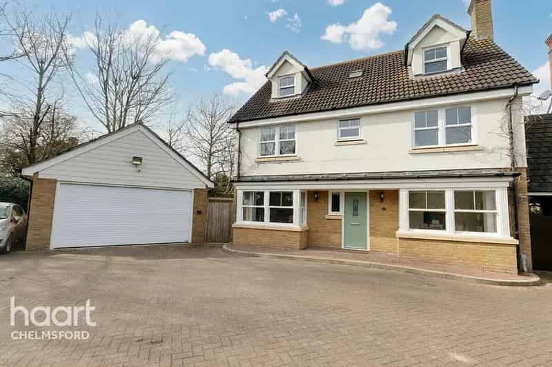 5 bedroom detached house for sale