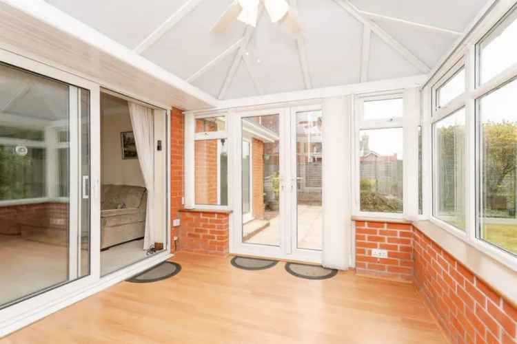 5 Bedroom Detached House with Conservatory and Double Garage