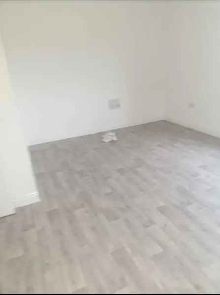 Large 2 Bedroom Flat New Build Nice Area