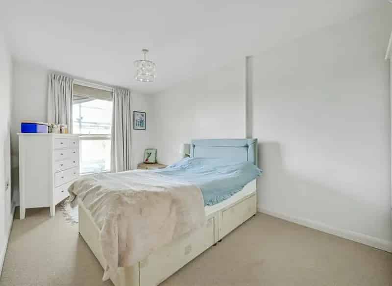 Highbury 2-Bed Apartment Modern Open Plan Chain Free Near Transport