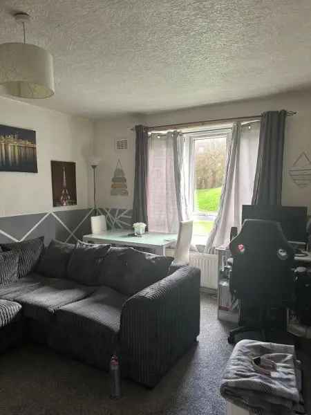 1 Bedroom Ground Floor Flat Blackley Near Heaton Park Pet Friendly Parking