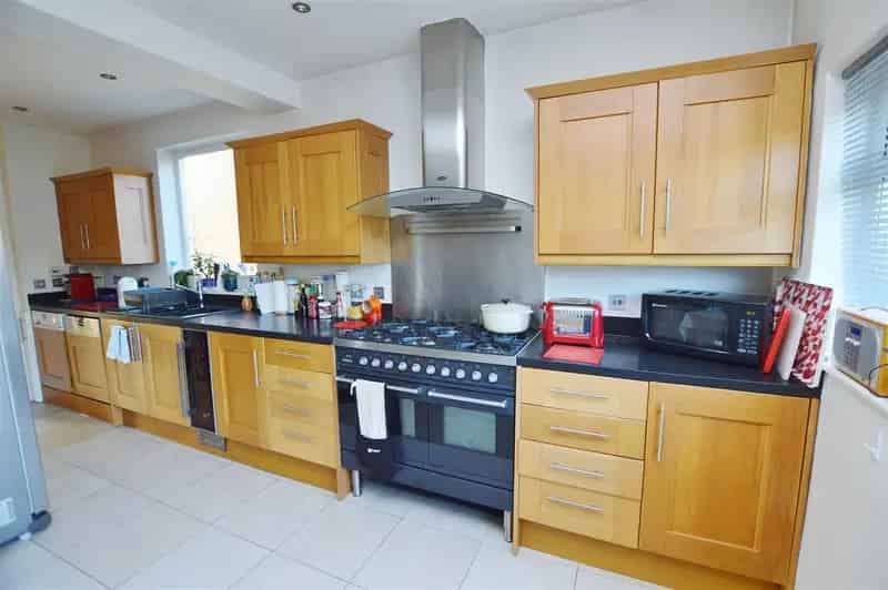 3 Bed Semi-Detached House To Rent St Albans