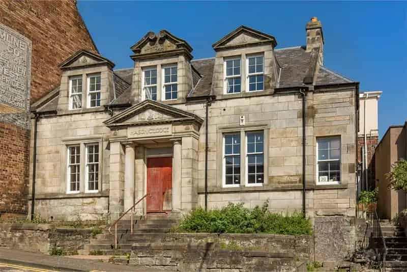 3 Bed House - Detached with 1 Reception Room
