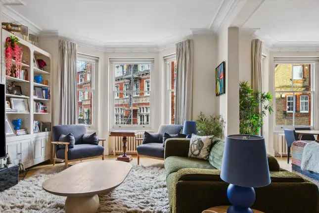 Spacious 4-Bed Flat Kensington Court Family Home