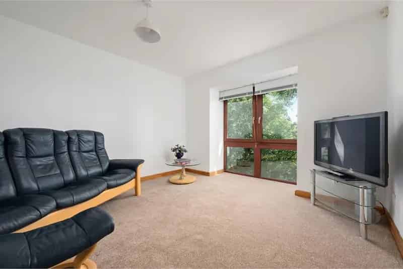 3 Bed Townhouse Near Ravenscraig Park