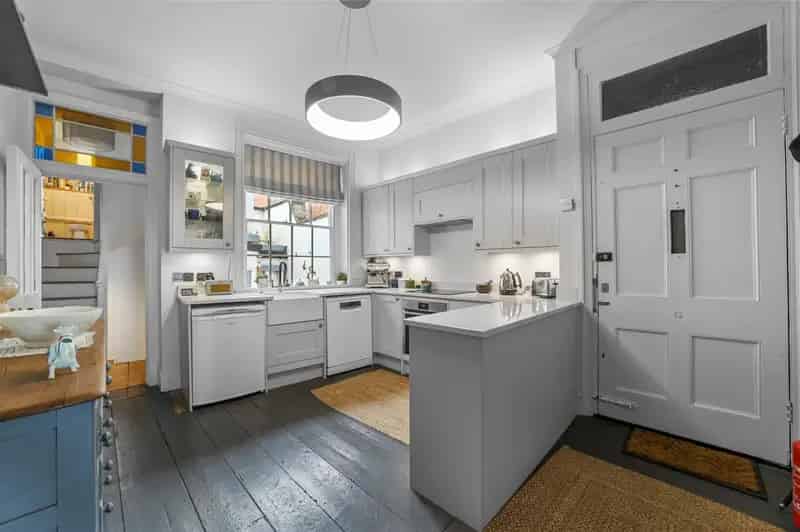 4 Bedroom Grade II Listed Townhouse Harwich Sea Views Period Features