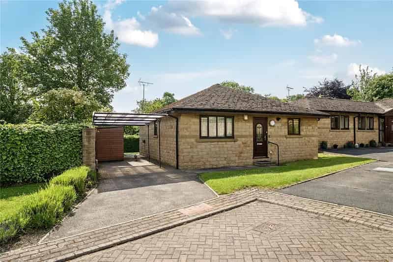 Two Bedroom Detached Bungalow in Over 55s Retirement Complex