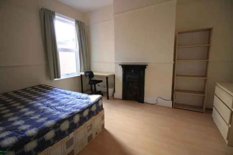 5 bedroom terraced house to rent