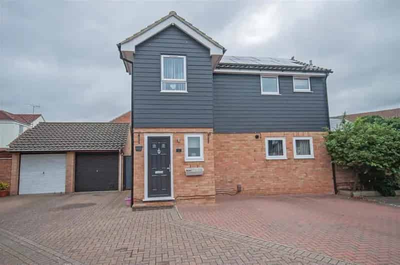 3 Bedroom Detached House for Sale Chelmer Village