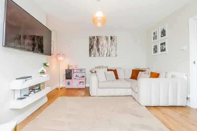 3 Bedroom Semi-Detached House Llanrumney