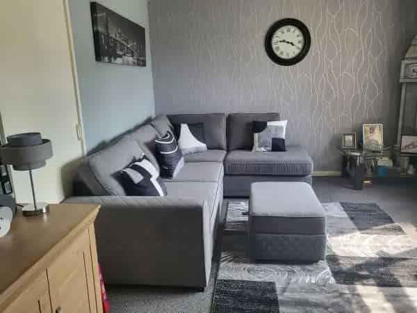 3 Bed Mid Terrace House Near Schools and Amenities