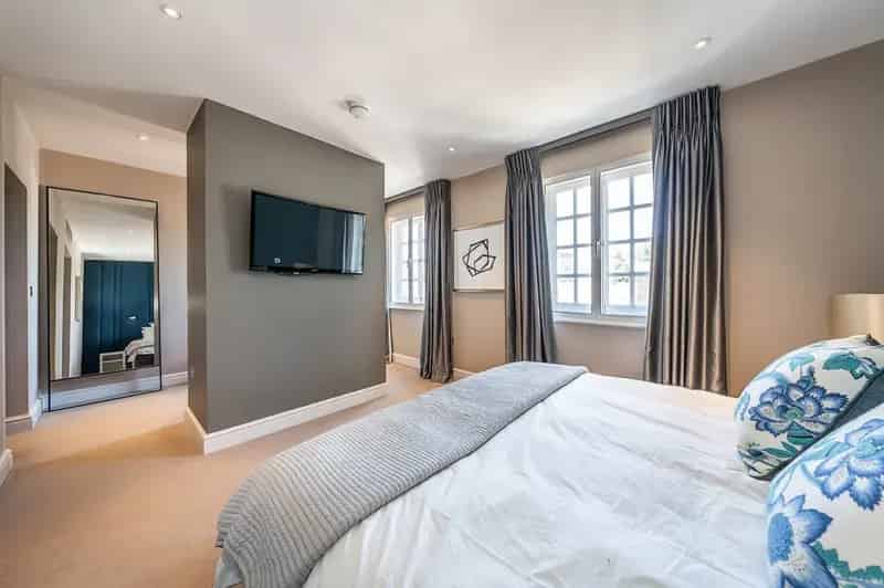 3 Bedroom Penthouse Apartment Buckingham Palace Road London