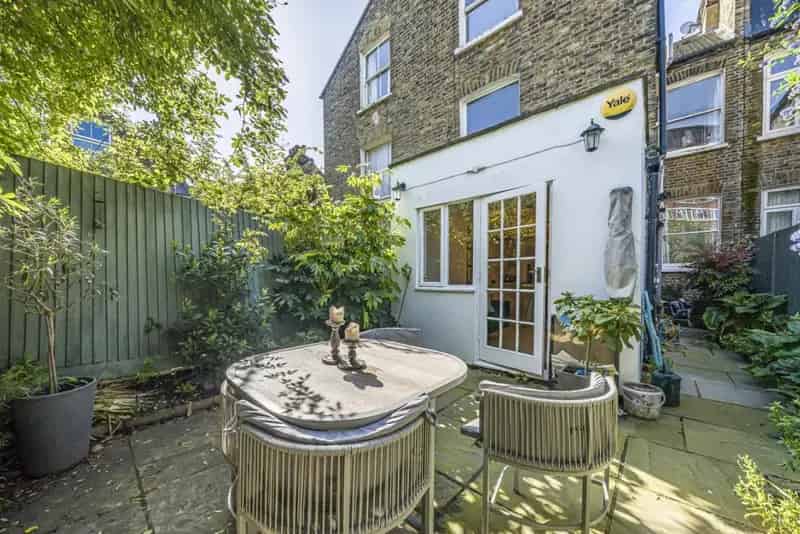 Two Double Bedroom Garden Flat High Standard Finish