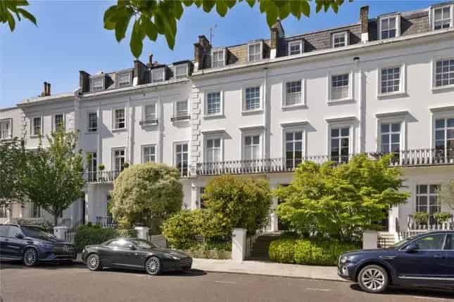 Egerton Terrace Family House for Sale in London SW3