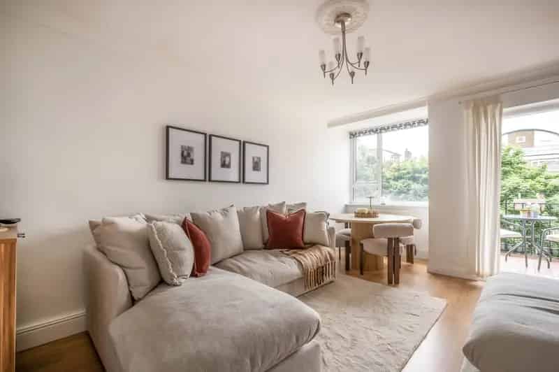 2 Bedroom Flat for Sale in Ashburton Estate