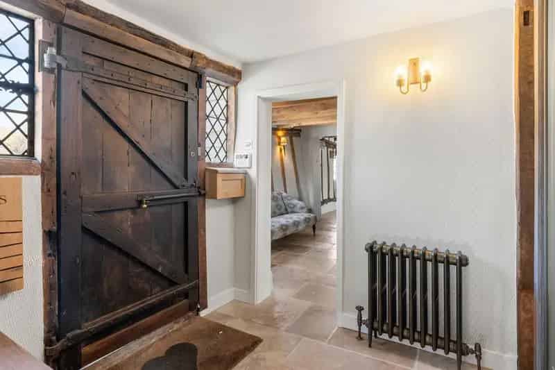 5 Bedroom Detached Thatched House Langley Lower Green