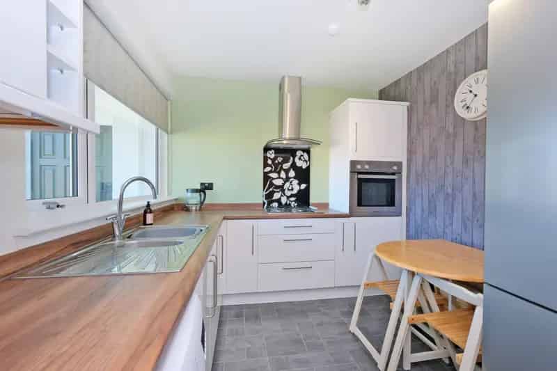 Spacious 2-Bedroom Flat for Sale - First-Time Buyers & Investors