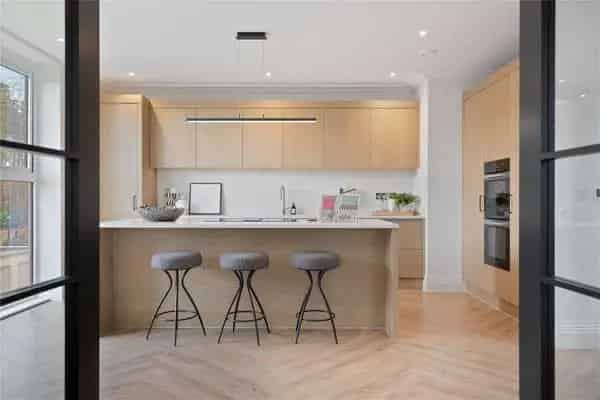 Luxury 3-Bed Penthouse Apartment in Ascot