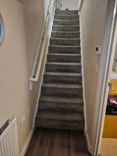 2 Bedroom House with 2 Driveways and Garden