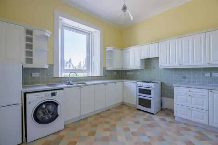 3 Bedroom Flat for Sale in Maryfield Terrace Dundee