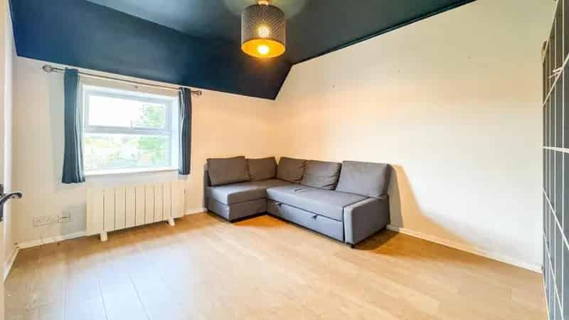 1 Bedroom Top Floor Apartment Stapleton Road