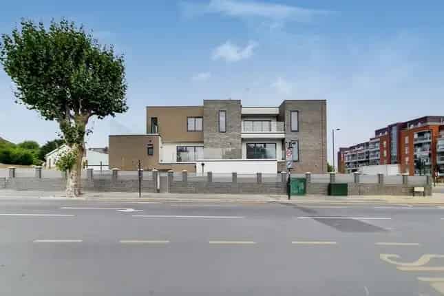 Block of Flats for Sale Dollis Hill Lane London NW2