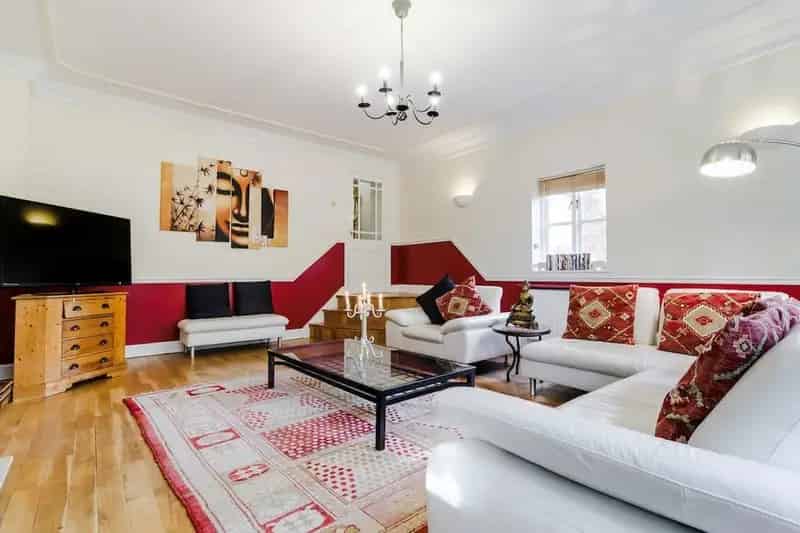 4 Bedroom Family Home in Private Development Essendon