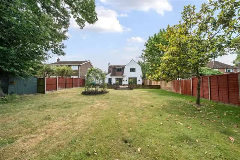 5 Bedroom Detached House Farnborough