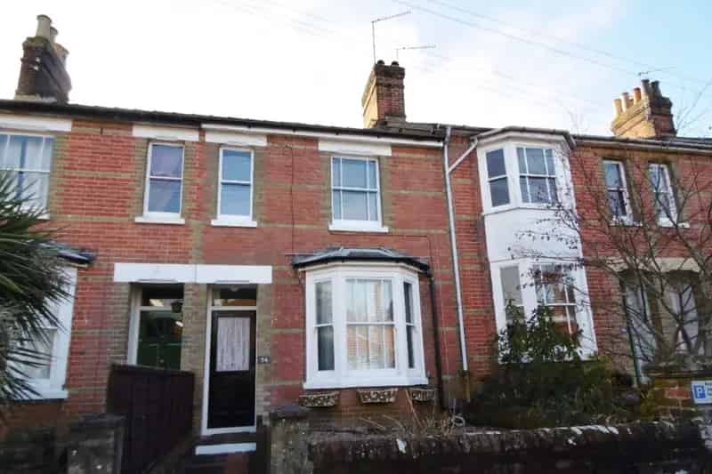 2 Bedroom House Near Basingstoke Town Centre
